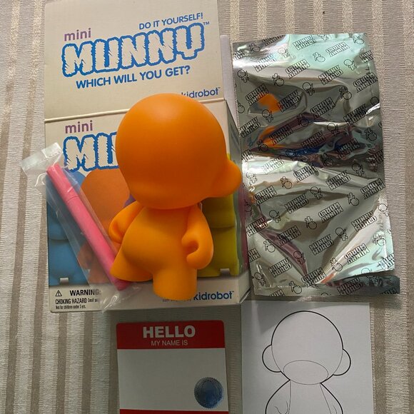 MINI MUNNY BY KIDROBOT 4 INCH VINYL ORANGE DIY - Picture 1 of 2